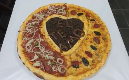 7 Topping pizza ini nyeleneh banget, ada yang pakai setandan pisang