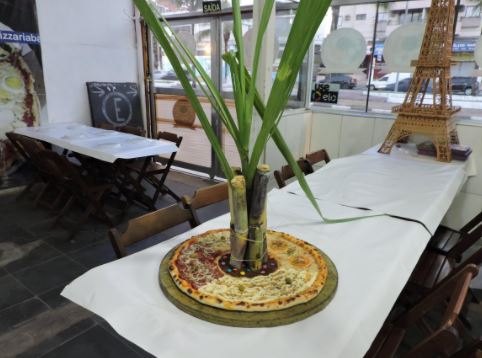 7 Topping pizza ini nyeleneh banget, ada yang pakai setandan pisang