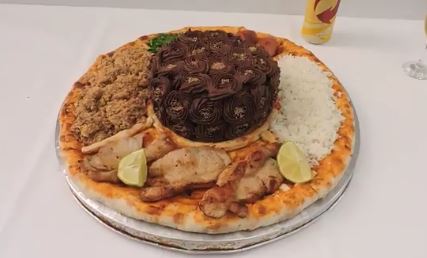 7 Topping pizza ini nyeleneh banget, ada yang pakai setandan pisang