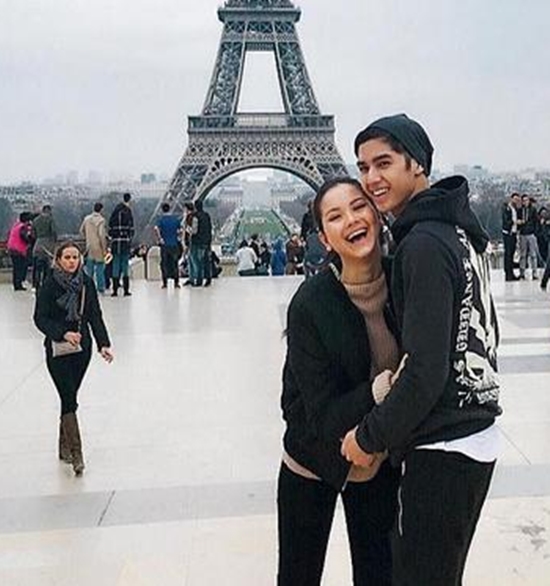 8 Foto gaya pacaran Al Ghazali dan Alyssa, bermesraan di kolam renang