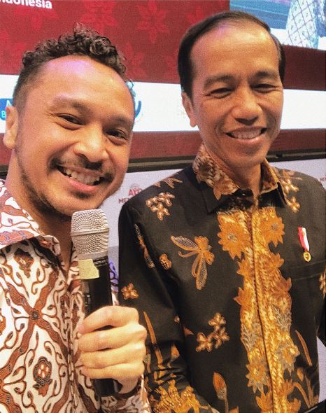 Ini gaya 7 seleb Tanah Air saat foto bareng Jokowi, siapa paling kece?