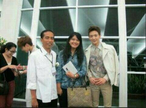 Ini gaya 7 seleb Tanah Air saat foto bareng Jokowi, siapa paling kece?