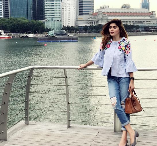 Hilda Vitria Khan, wanita cantik kepergok jalan bareng Billy Syahputra