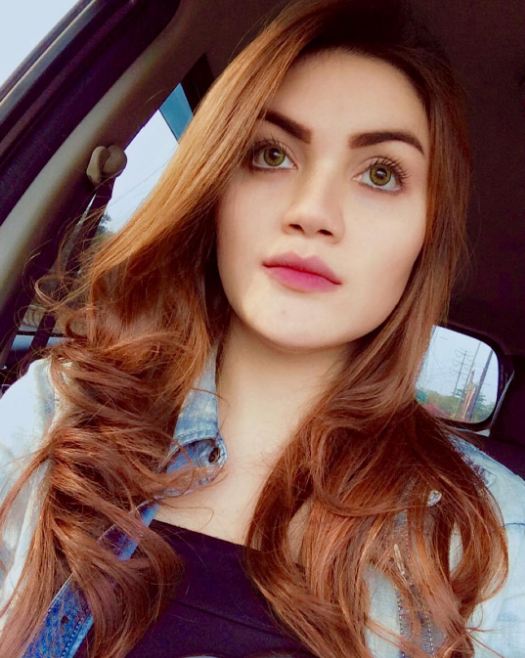 Hilda Vitria Khan, wanita cantik kepergok jalan bareng Billy Syahputra