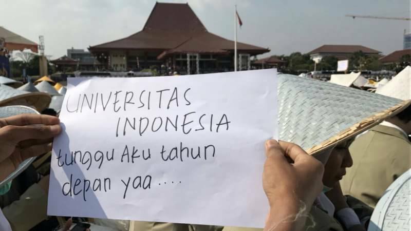 15 Tulisan kocak mahasiswa UGM saat PPSMB 2017, mantap jiwa!