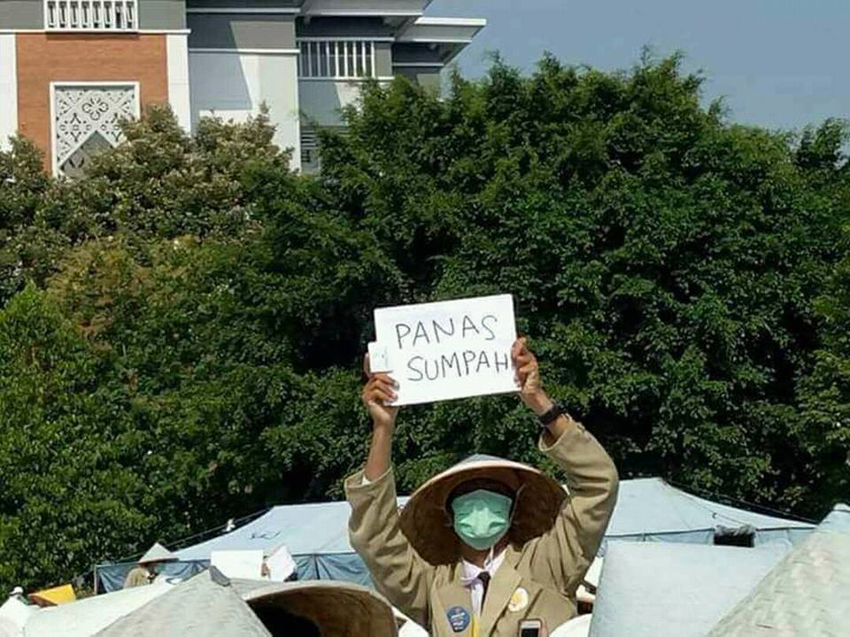 15 Tulisan kocak mahasiswa UGM saat PPSMB 2017, mantap jiwa!