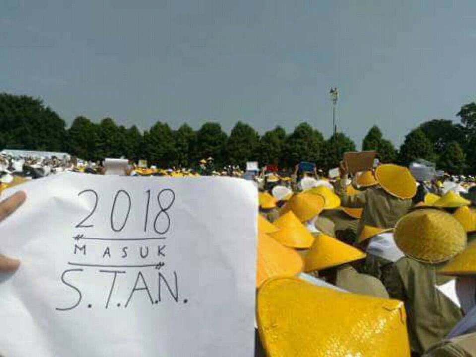 15 Tulisan kocak mahasiswa UGM saat PPSMB 2017, mantap jiwa!