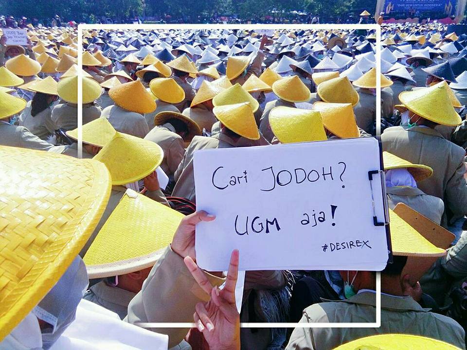 15 Tulisan kocak mahasiswa UGM saat PPSMB 2017, mantap jiwa!