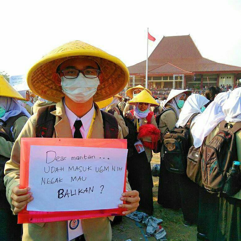 15 Tulisan kocak mahasiswa UGM saat PPSMB 2017, mantap jiwa!