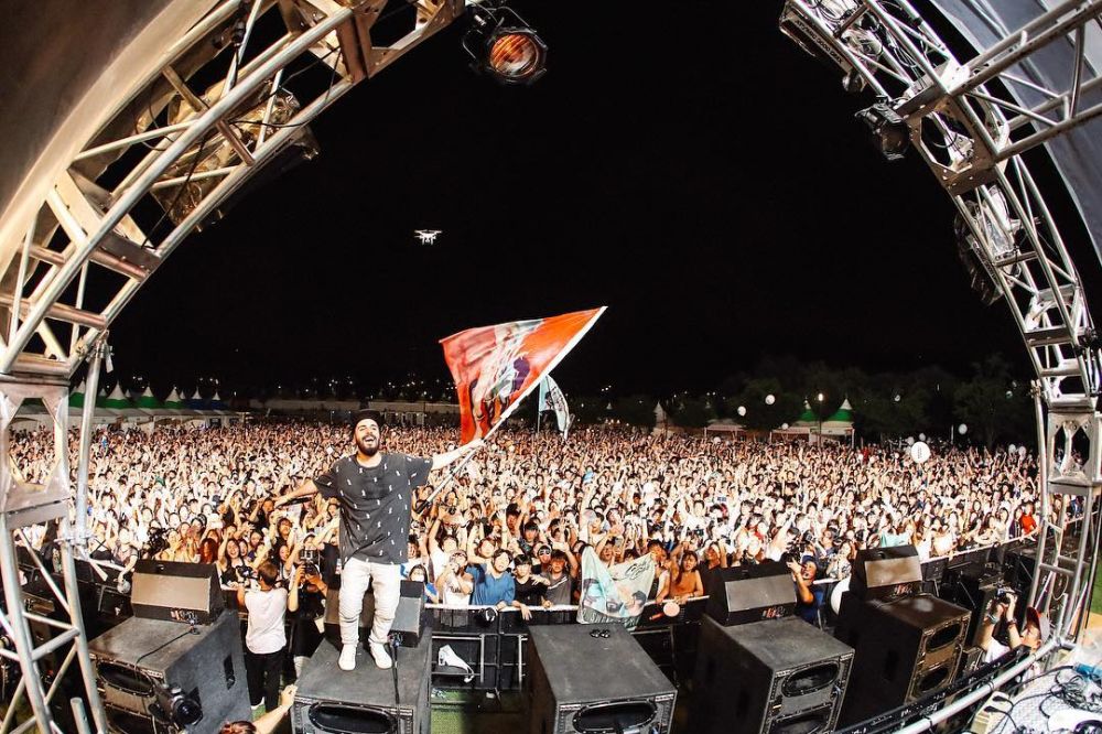 5 Potret bukti Cash Cash terpesona keindahan alam Indonesia