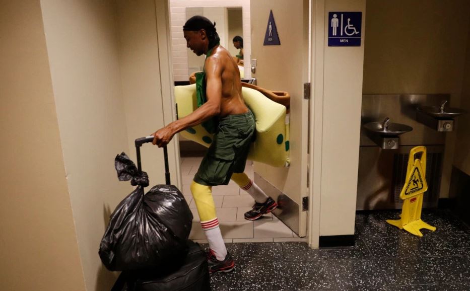 10 Foto di balik kesempurnaan cosplayer jalanan, salut perjuangannya