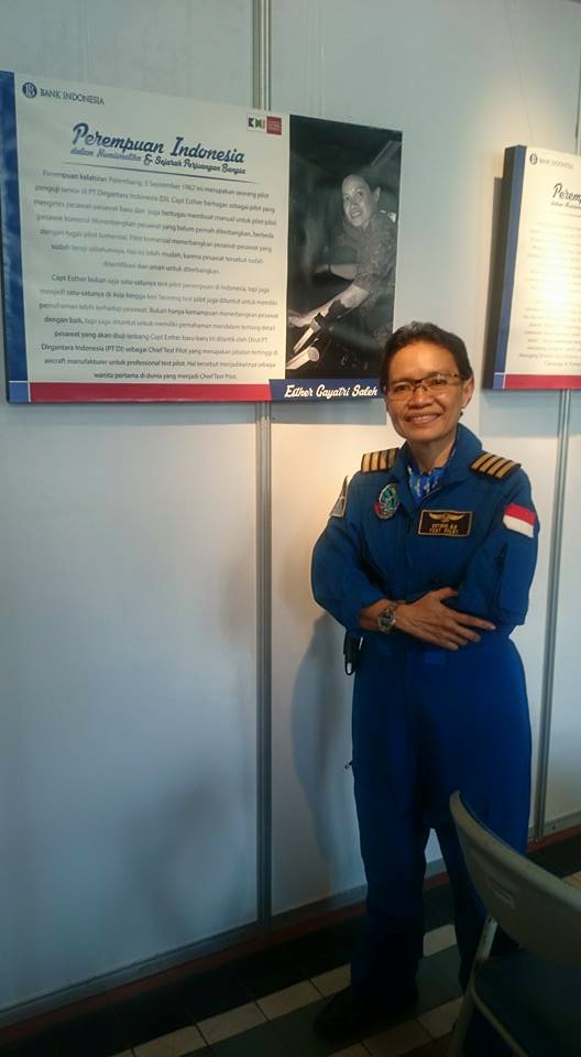 8 Foto Esther Gayatri Saleh, pilot penerbangan perdana pesawat N219