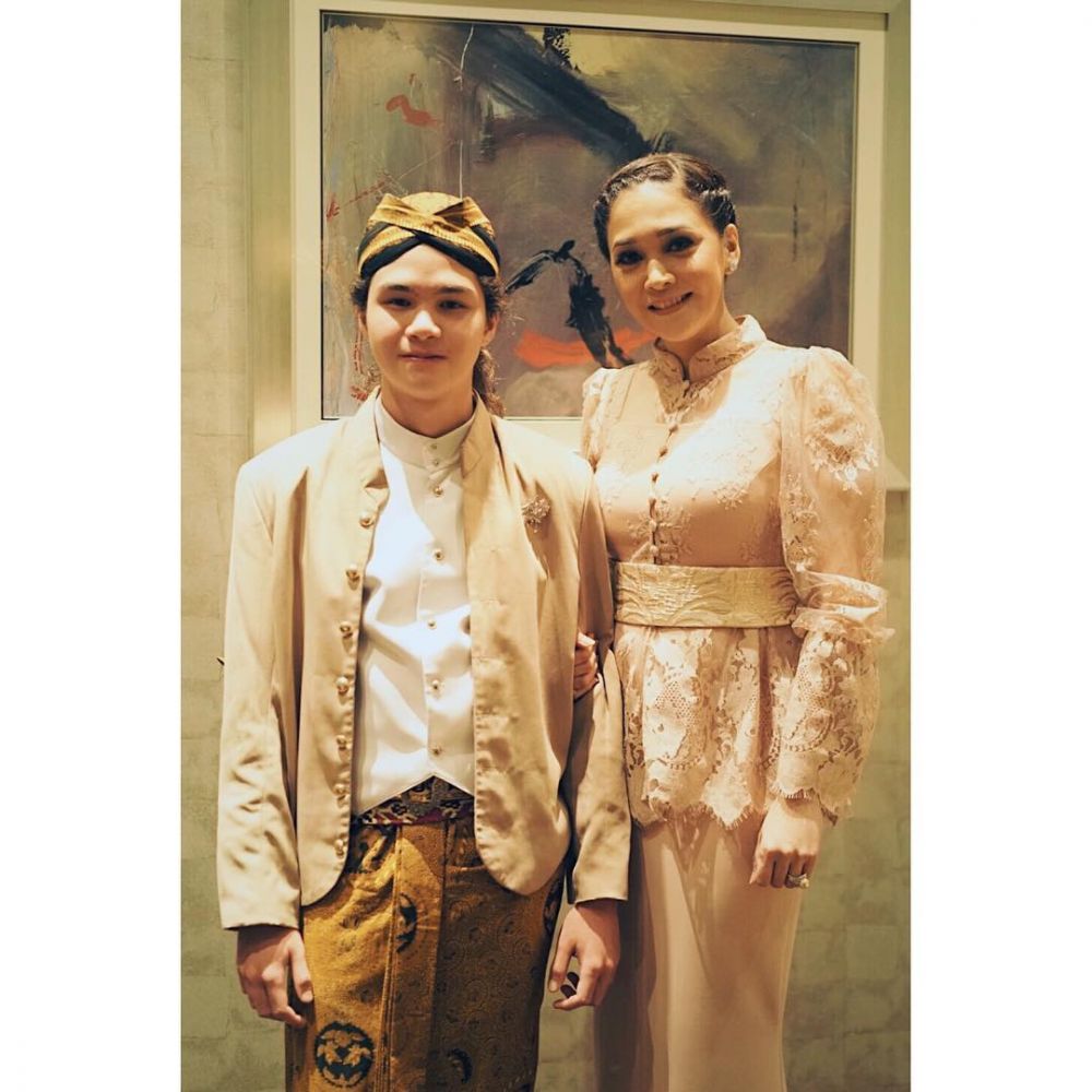 11 Foto kedekatan Maia Estianty dengan anak-anaknya, kayak kakak-adik