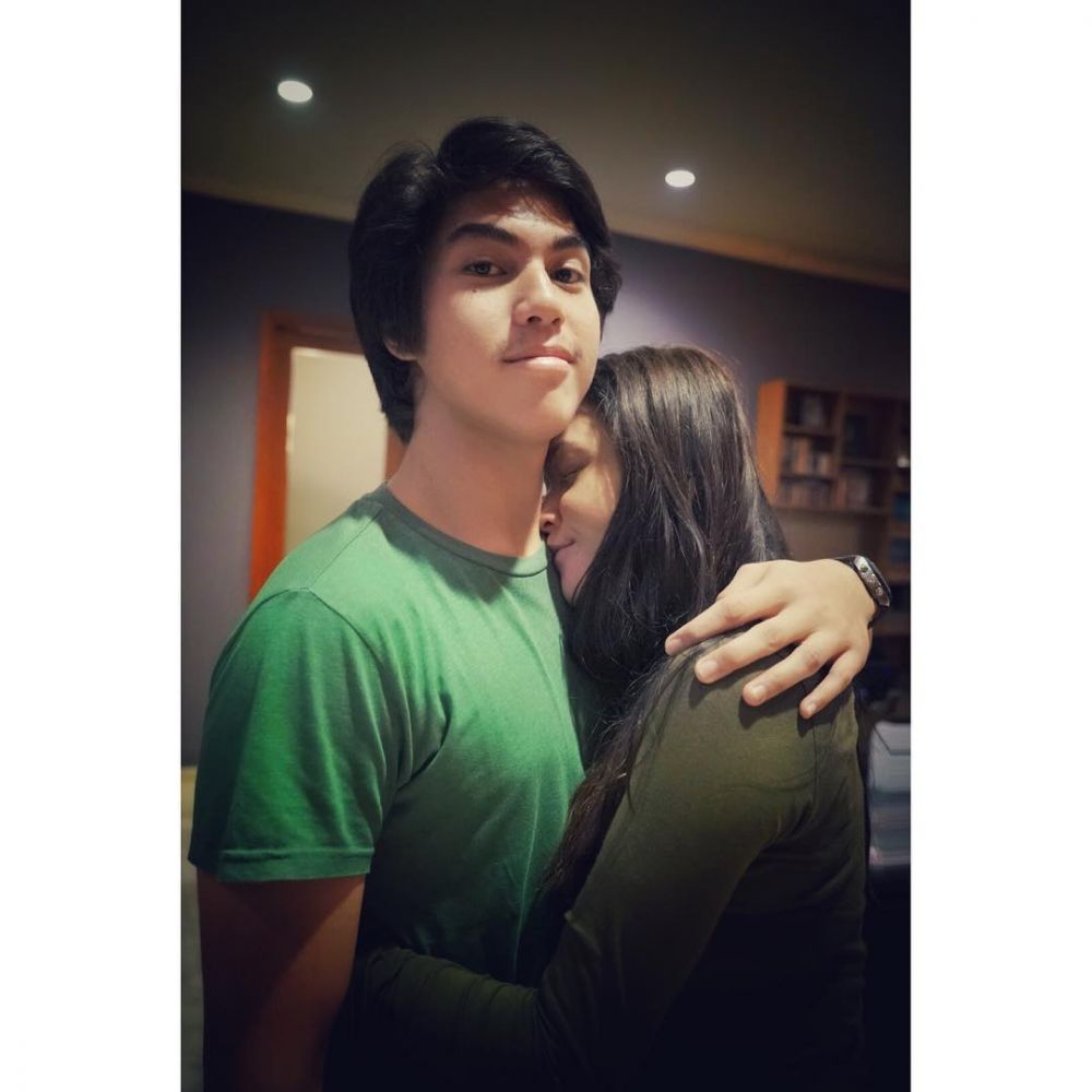 11 Foto kedekatan Maia Estianty dengan anak-anaknya, kayak kakak-adik