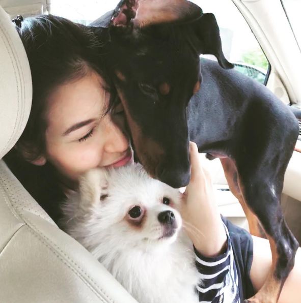 10 Potret Estelle Linden, sutradara berbakat juga bintang muda cantik