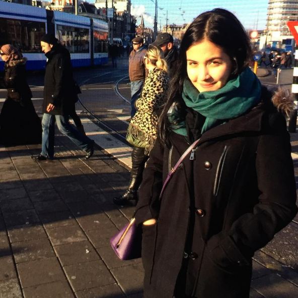 10 Potret Estelle Linden, sutradara berbakat juga bintang muda cantik