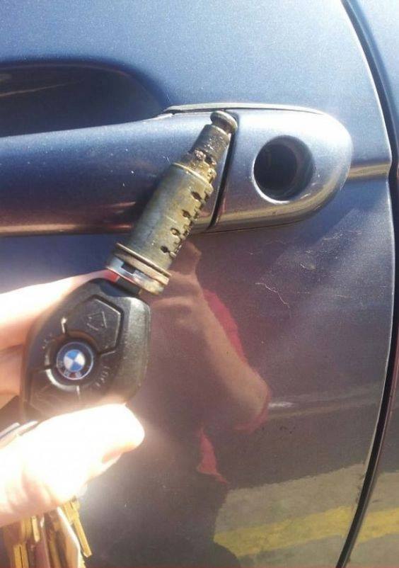 10 Foto orang tertimpa kesialan yang hakiki, kasihan tapi ya juga lucu