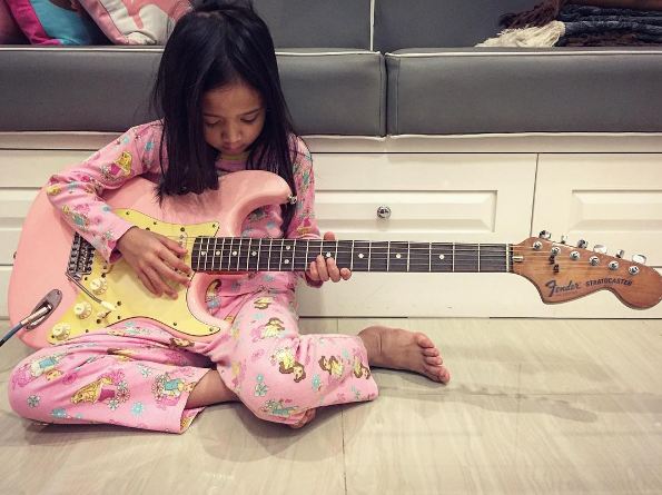 10 Foto cantiknya anak-anak Baim dan Artika Sari Devi