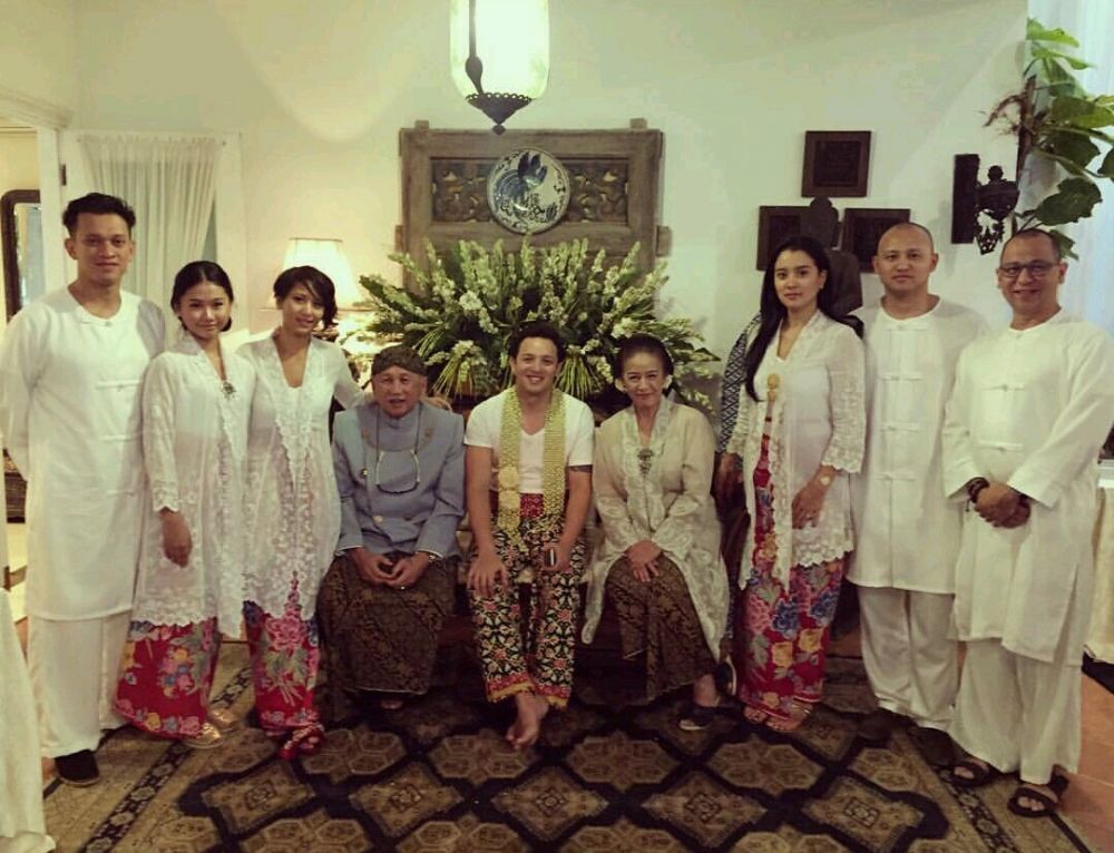 Lepas status lajang, ini 10 foto bahagia pernikahan Moreno Soeprapto