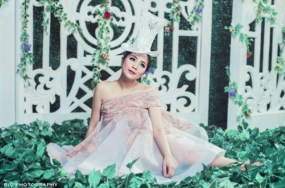 10 Gaya Nagita Slavina saat pemotretan, elegan dan flawless abis