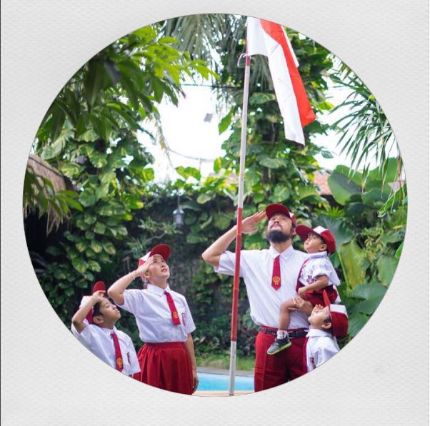 10 Potret serunya perayaan 17 Agustusan ala keluarga Dwi Sasono