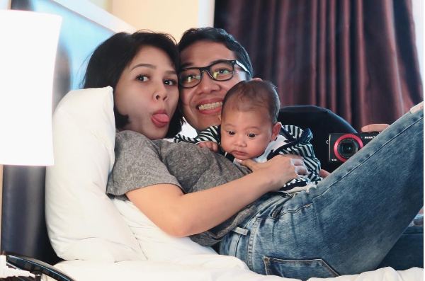 10 Potret harmonisnya keluarga Andien, cuek meski tuai pro kontra