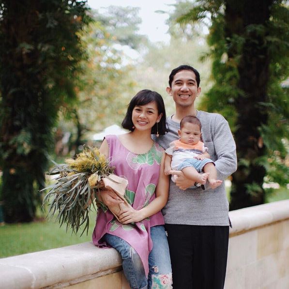 10 Potret harmonisnya keluarga Andien, cuek meski tuai pro kontra