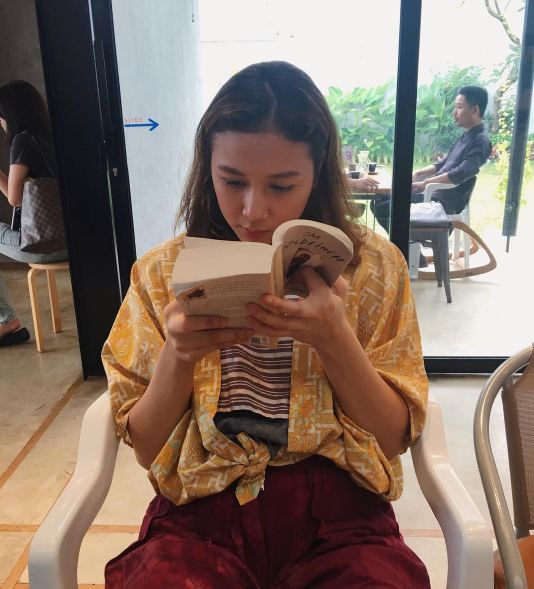 8 Potret manisnya Mayzura Munaf, adik Sherina yang tak kalah memesona