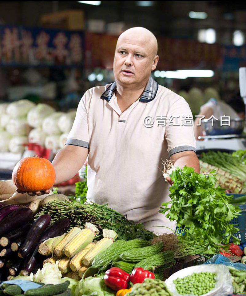 23 Editan foto pemain GoT lagi jualan ala orang China, ada-ada aja nih