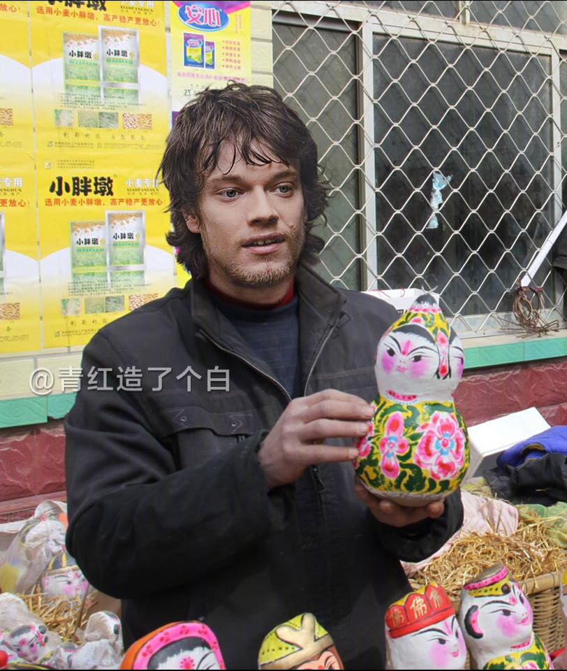 23 Editan foto pemain GoT lagi jualan ala orang China, ada-ada aja nih