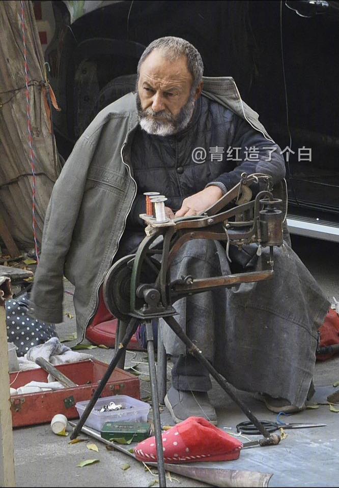 23 Editan foto pemain GoT lagi jualan ala orang China, ada-ada aja nih