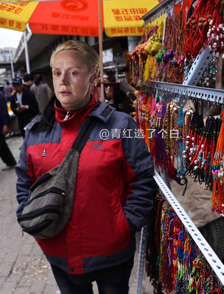 23 Editan foto pemain GoT lagi jualan ala orang China, ada-ada aja nih