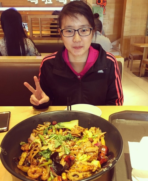 10 Foto Felda Elvira Santoso di luar lapangan, atlet wushu peraih emas