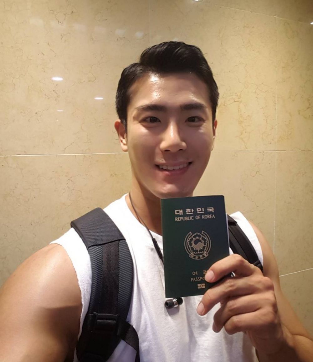 Guru SD ganteng ini bikin cewek-cewek pengen balik jadi siswi lagi