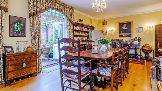 5 Potret uniknya rumah orangtua Harry Potter, dijual Rp 15,7 miliar