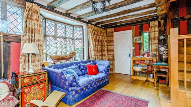 5 Potret uniknya rumah orangtua Harry Potter, dijual Rp 15,7 miliar