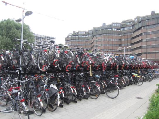Parkiran ini disebut terbesar di dunia, mampu tampung 12.500 sepeda