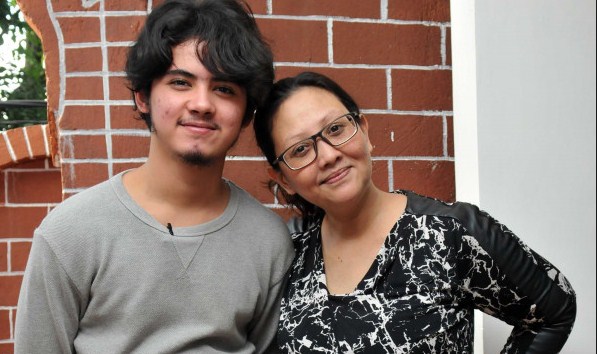 Potret kedekatan 10 seleb ganteng dengan ibunya, kompak dan so sweet