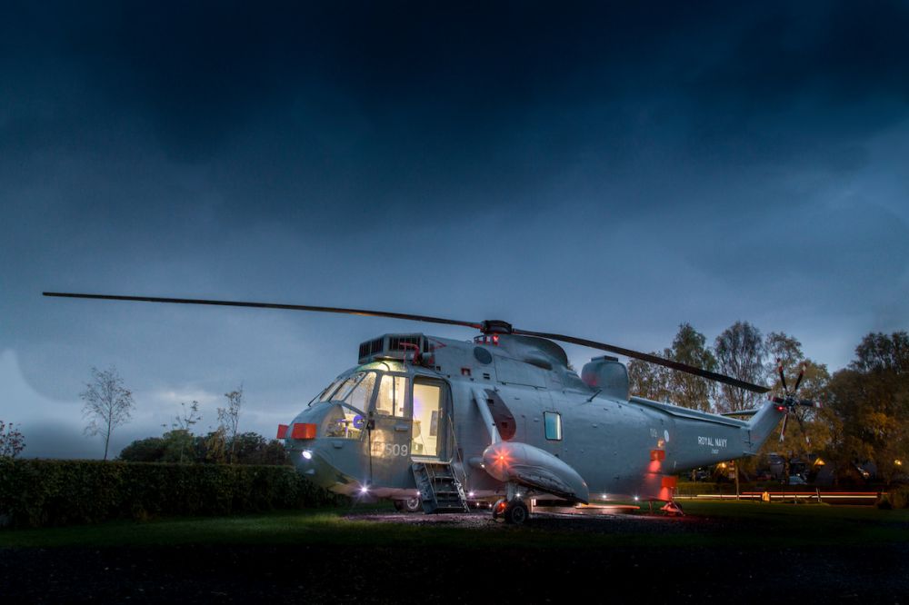10 Foto penampakan helikopter yang diubah jadi kamar eksklusif
