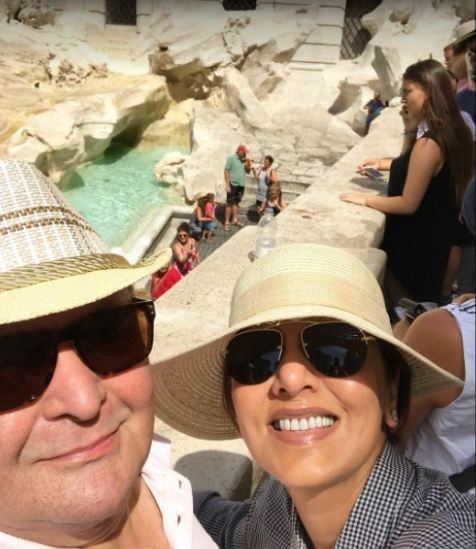 Biasa glamor, 10 seleb Bollywood ini tampil sederhana saat liburan