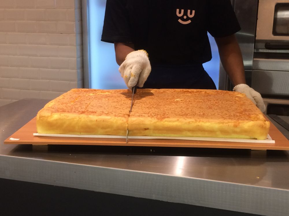 Sponge cake berbentuk bantal ini jadi tren di Indonesia