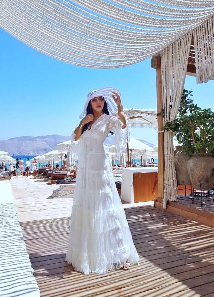 10 Potret Syahrini saat syuting video klip di Yunani, cetar membahana