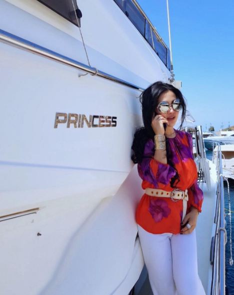 10 Potret Syahrini saat syuting video klip di Yunani, cetar membahana