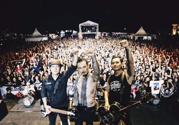 5 Musisi ini punya pengalaman tak mengenakkan saat manggung