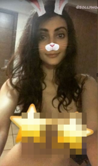 5 Seleb cantik Bollywood ini berani unggah foto topless di Instagram