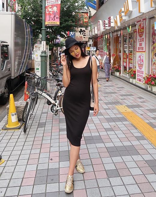 Perut membesar, 10 gaya Zivanna Letisha saat hamil ini tetap stylish