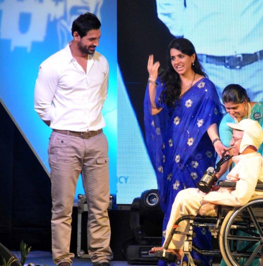 Tak terungkap ke publik, 10 seleb Bollywood ini rupanya senang beramal