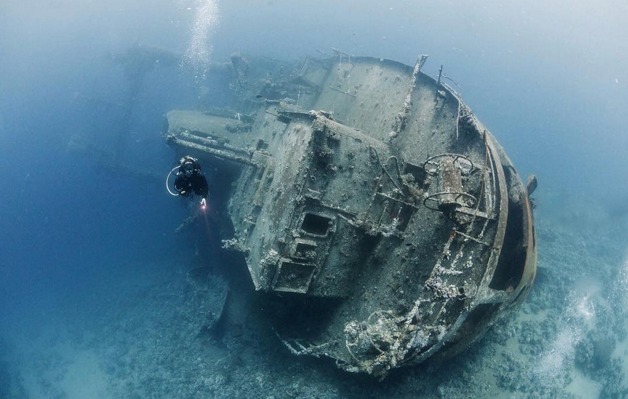 13 Foto bangkai kapal di dasar lautan ini kental dengan nuansa horor