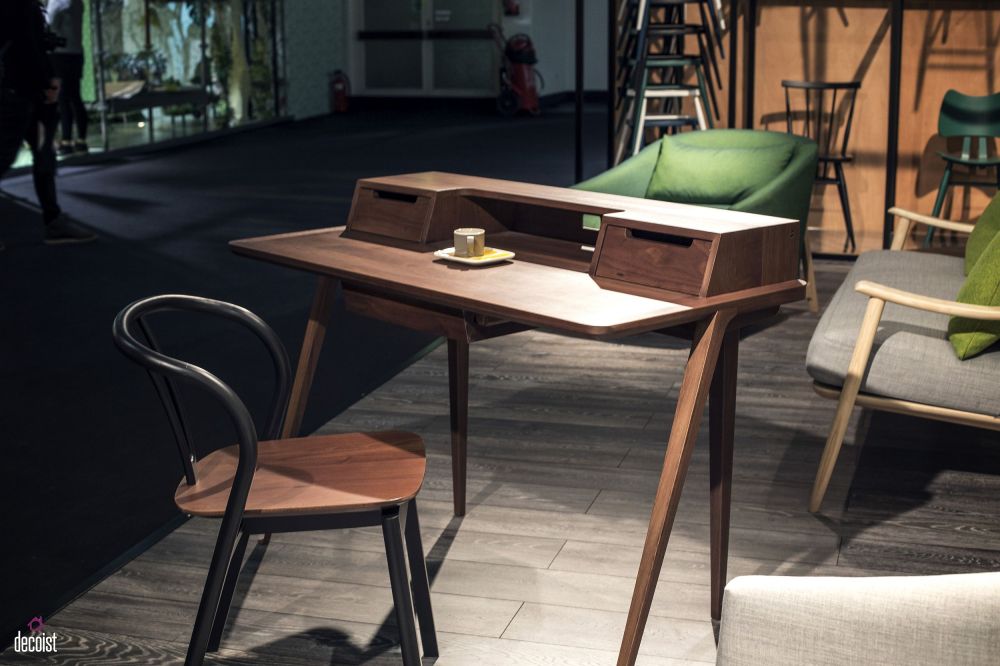 10 Desain meja paling kece buat kantor atau rumah, bikin betah kerja