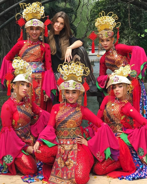 Kunjungi Indonesia, ini 8 foto Amanda Cerny si selebgram kocak & seksi